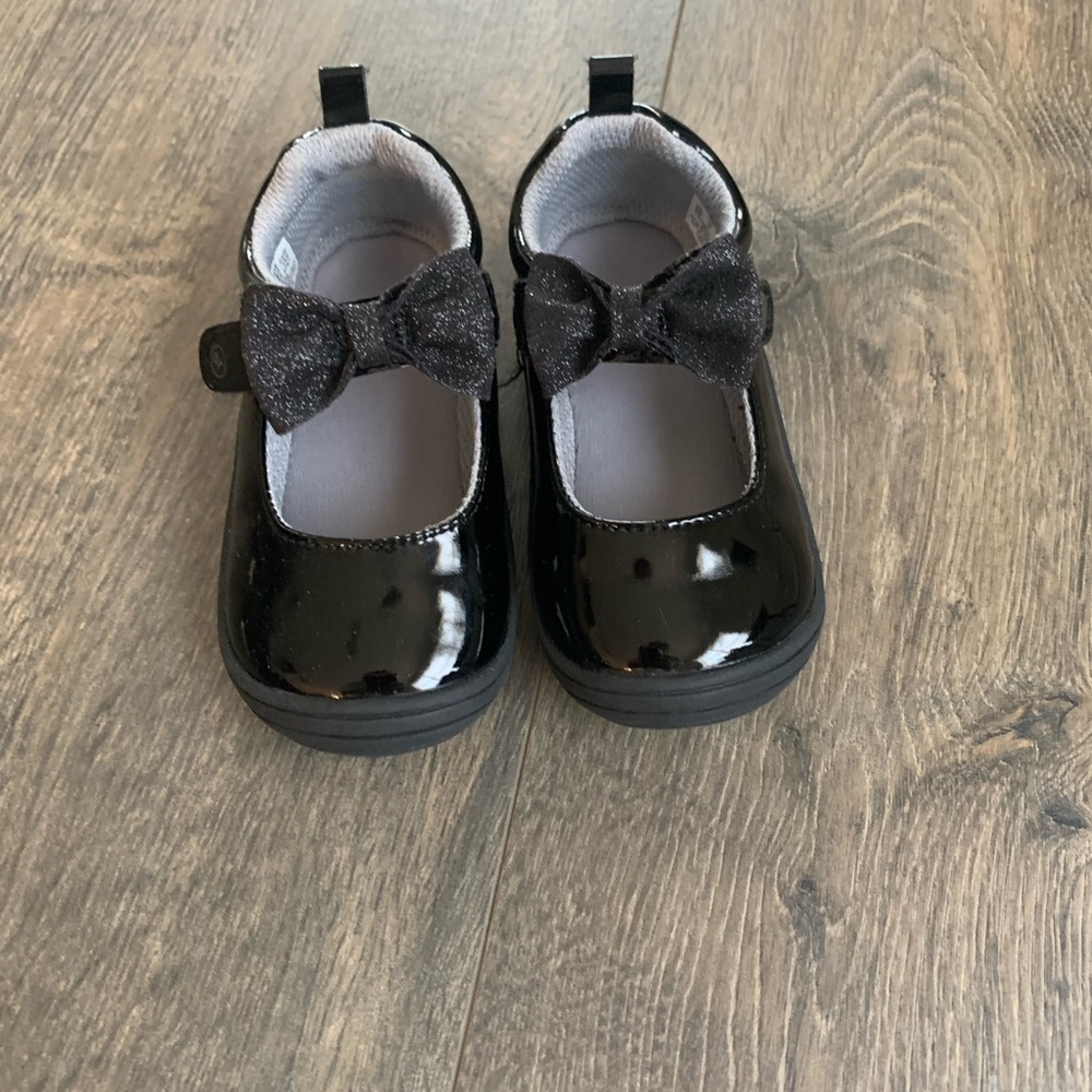 Stride Rite patent leather Mary Janes, size 6 EUC